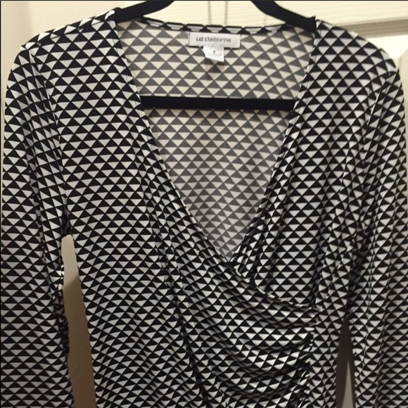 Liz Claiborne black white geo print faux wrap Top size Medium - Picture 2 of 4